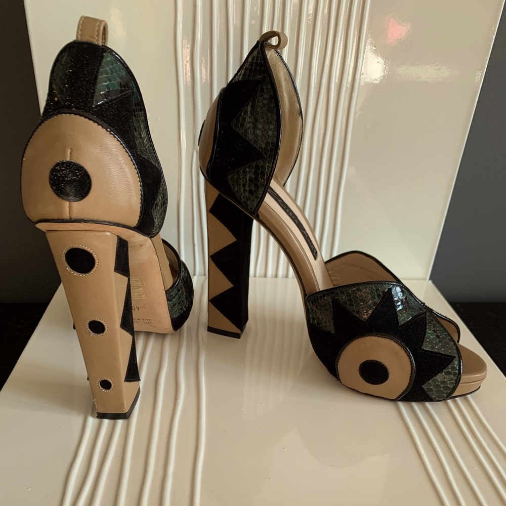 Luxury Designer Chrissie Morris  size 40. Stunning!